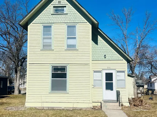206 W 6th St, Morris, MN 56267