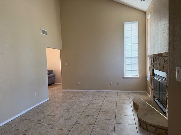 3rd image of 2514 Desert Hills Dr