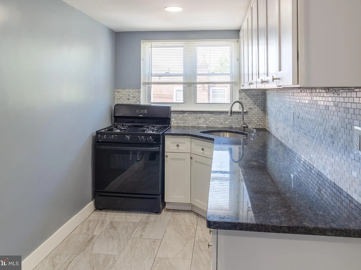 1 bed, 1.0 bath, 1110 sqft, $1,200 — Photo 3