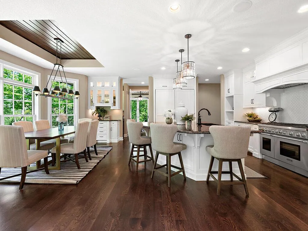 6 bed, 6.5 bath, 8107 sqft, $20,000 — Photo 2