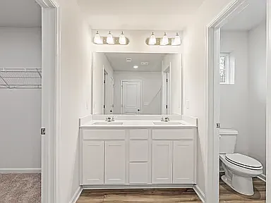979 Prudence Dr — Photo 2