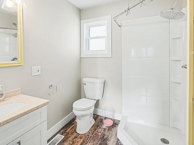 1203 Main St — Photo 20