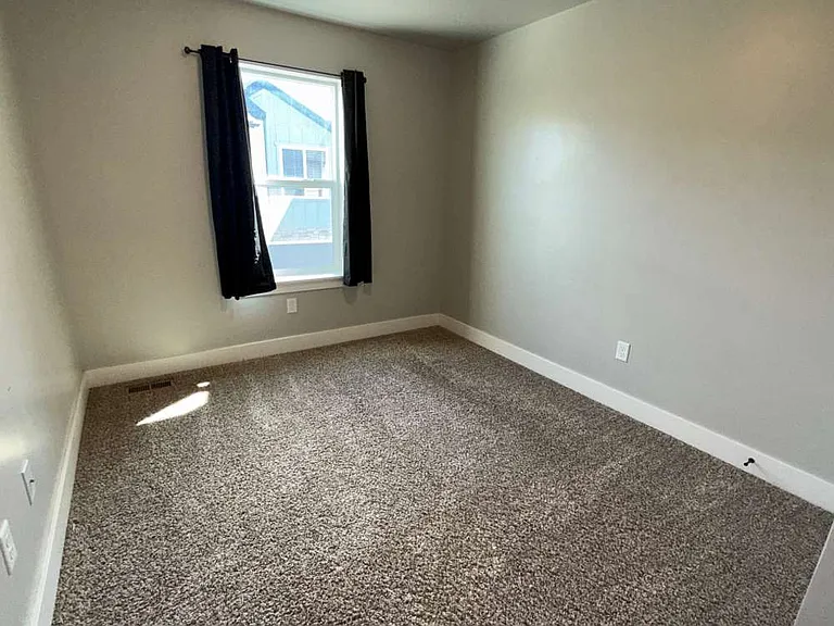 265 E 1725 N #4 — Photo 7