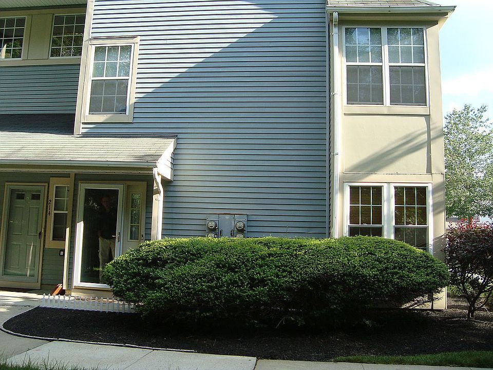 1st image of 213 Andover Pl