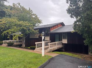 8 Country Squire Dr #8B, Cromwell, CT 06416