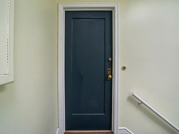 2nd image of 515 Masonic Ave APT 3
