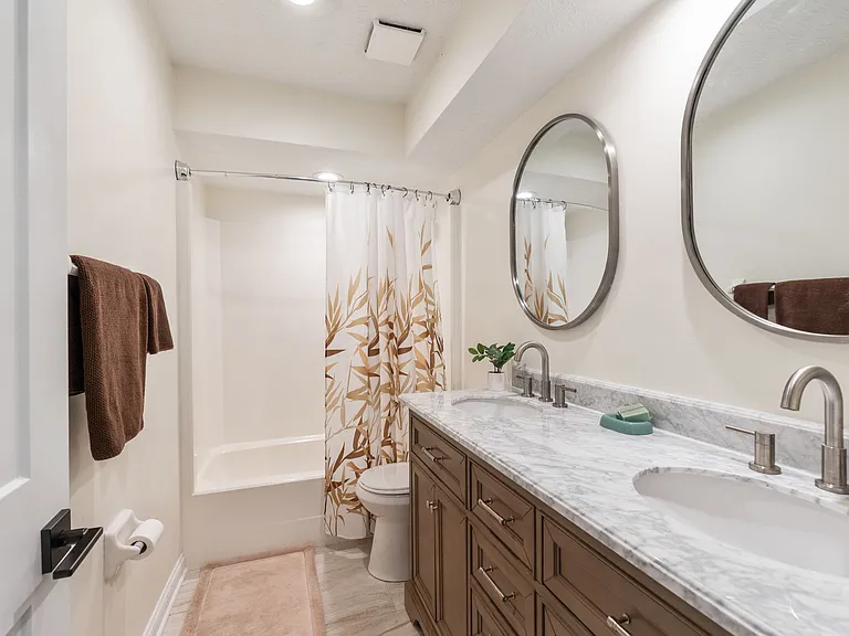 Beautiful upstairs double sink full bathroom