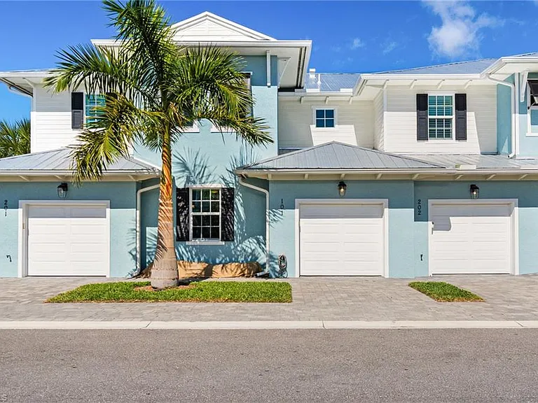 1st Floor Unit with 1 car garage, private lanai area.