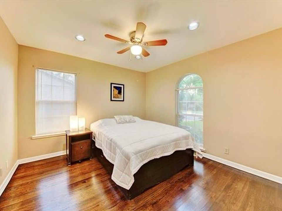 2nd image of 5105 Valley Oak Dr