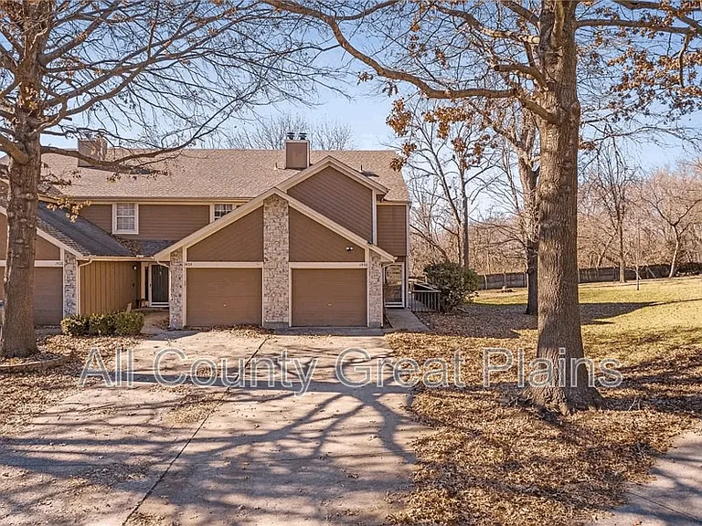 1400 NW Jefferson Ct — Photo 1