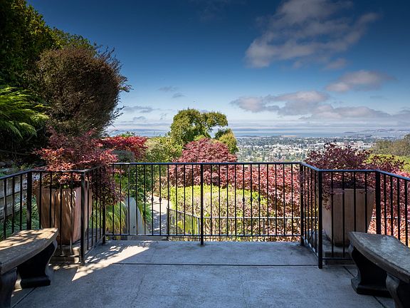 Balcony at the entrance