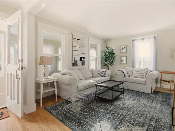 8 Carey St, Newport, RI 02840