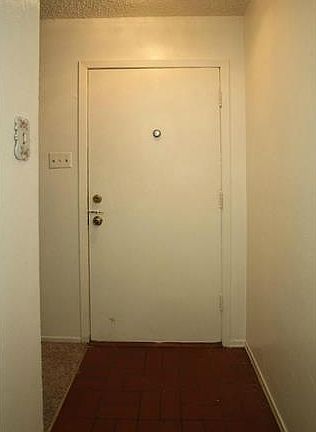 3rd image of 609 Lynn Dr E
