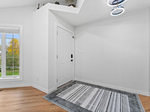 3rd image of 362 Blackburn Dr