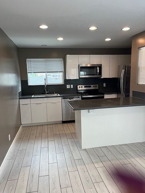 chef's delight. Large sink. All appiances including dishwasher. 
Nice large island!