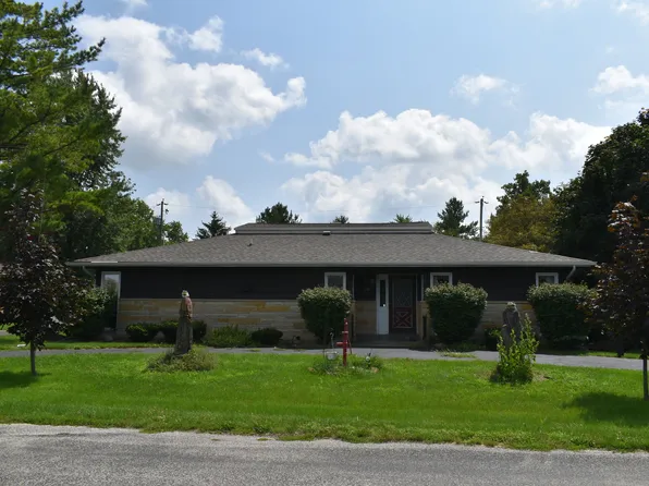 103 W 8th St, Gridley, IL 61744