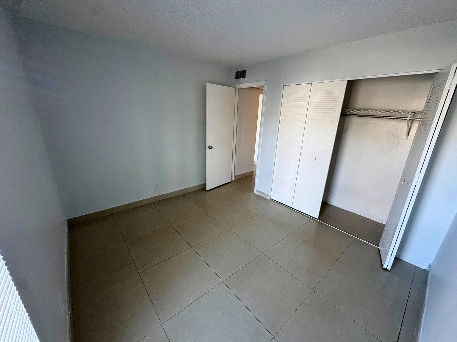 4423 Treehouse Ln — Photo 2