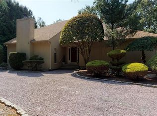 103 Betty Pond Rd, Scituate, RI 02831