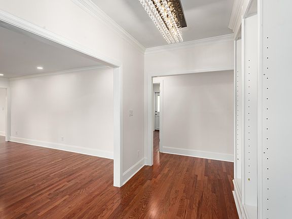 5th image of 102 Colonial Dr
