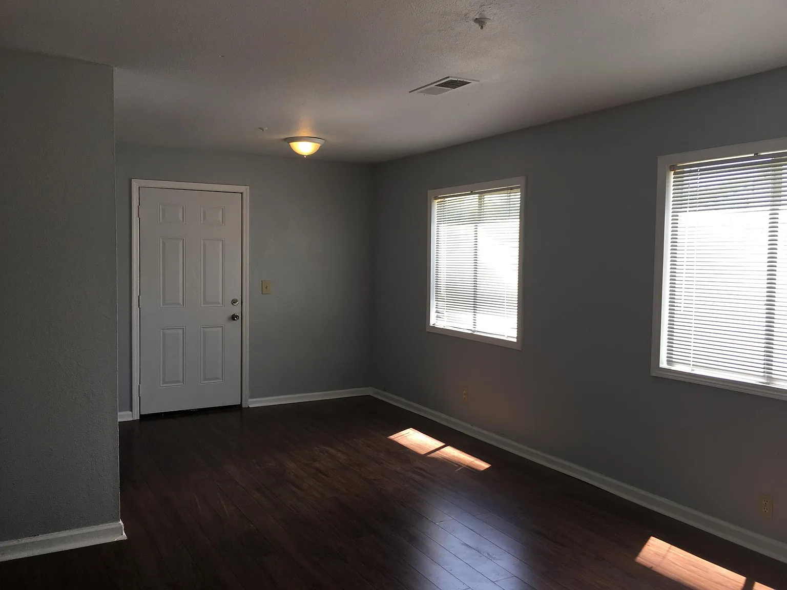 708 Mercer St SE — Photo 4