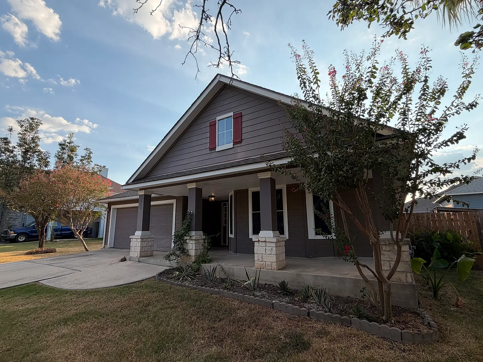 3 bed, 2214 sqft, $2,200 — Photo 2