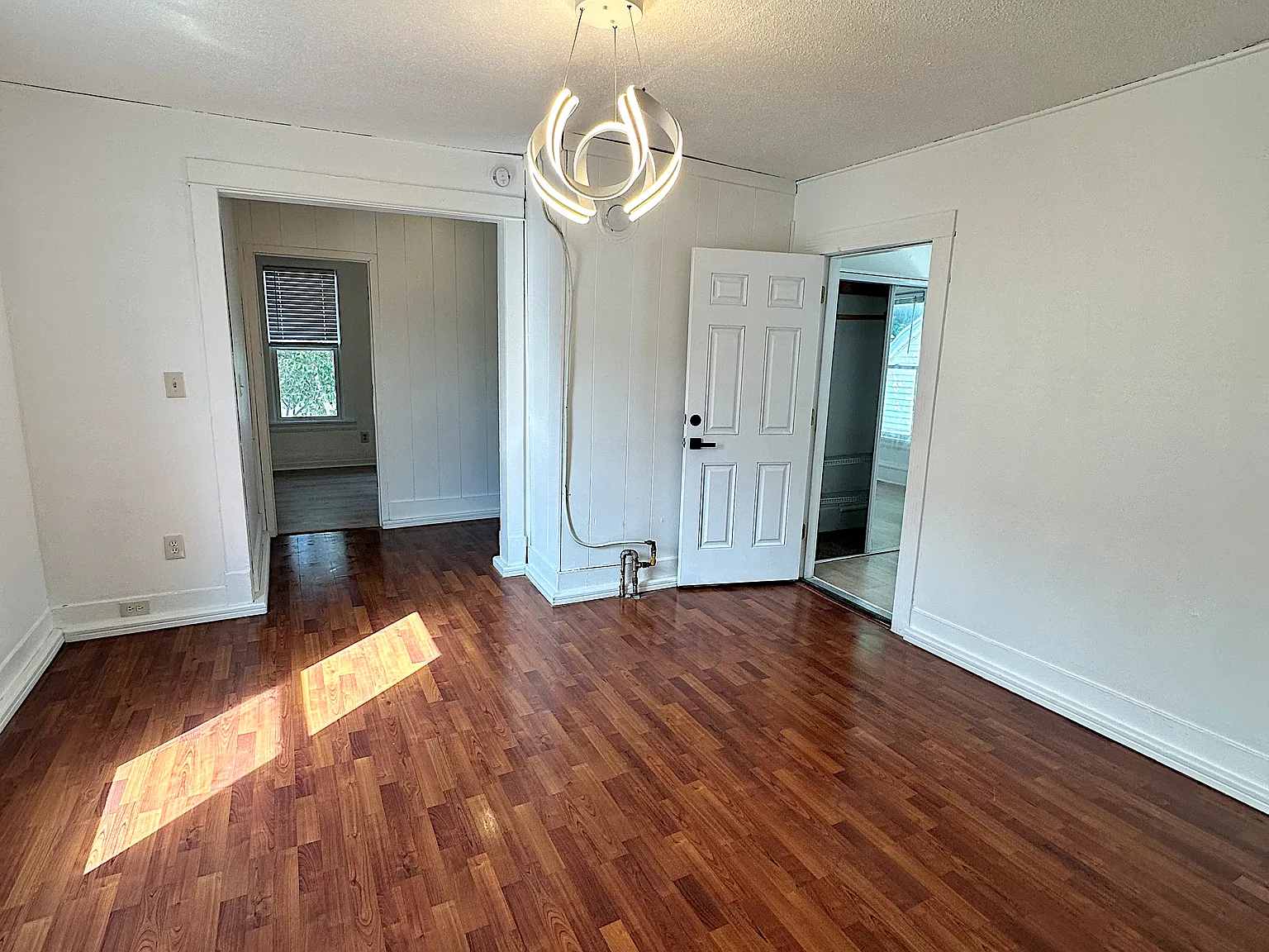 3 bed, 900 sqft, $1,700 — Photo 2