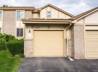 45302 Manor Dr, Shelby Township, MI 48317
