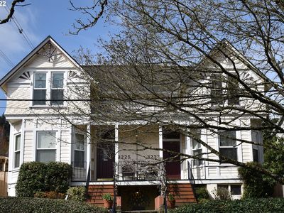 3225 S Corbett Ave APT 1, Portland, OR, 97239