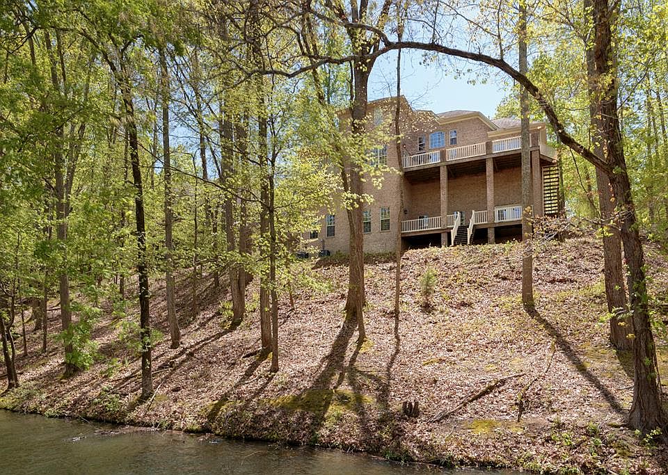 1st image of 208 Ashlawn Ct
