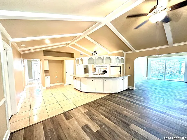 3 bed, 2.0 bath, 1998 sqft, $1,975 — Photo 4