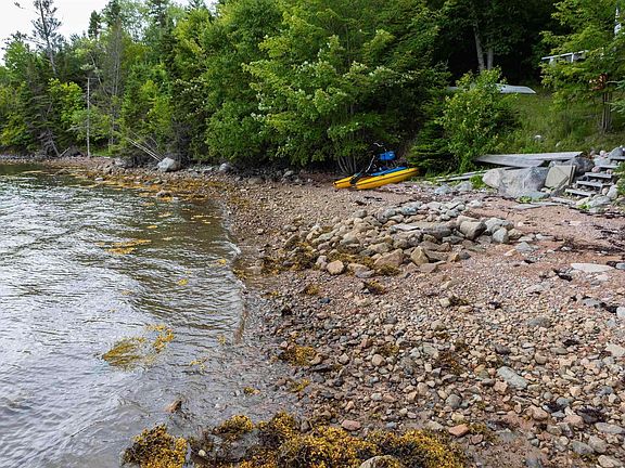 5th image of 426 Stewart Rd