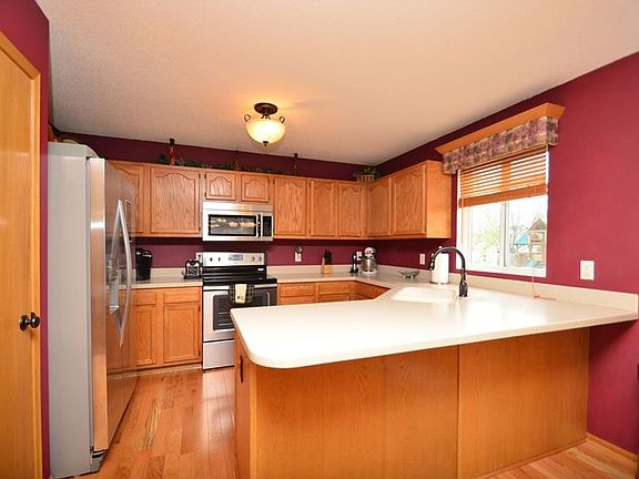 5th image of 180 SE Dogwood Ln