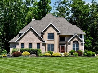 5 Autumn Chase Dr, Hopewell Junction, NY 12533