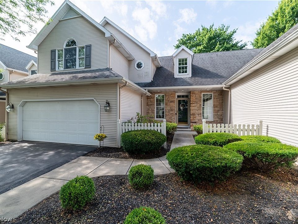 1st image of 25 Fieldstone