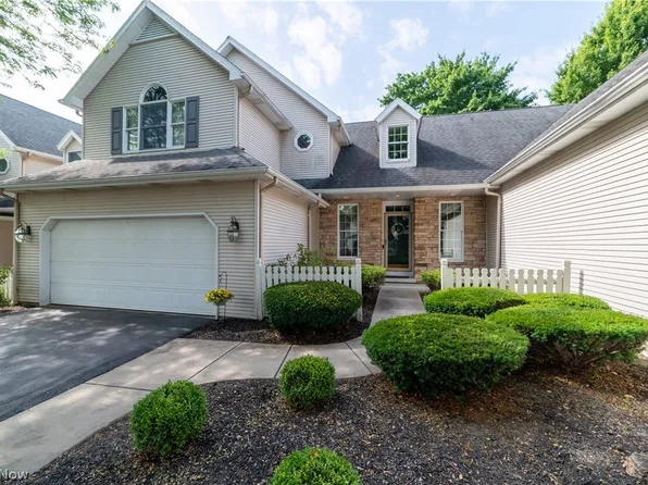 25 Fieldstone, Youngstown, OH 44514
