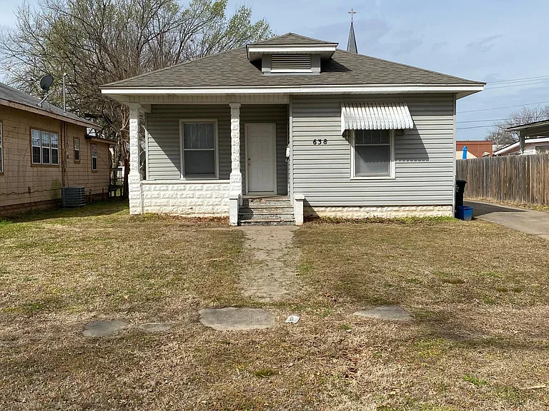 638 N Louisa Ave — Photo 1