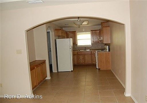 4th image of 705 W Emerald Dr APT A