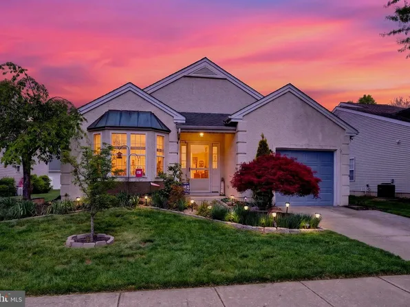 413 Aster Pl, Mount Laurel, NJ 08054