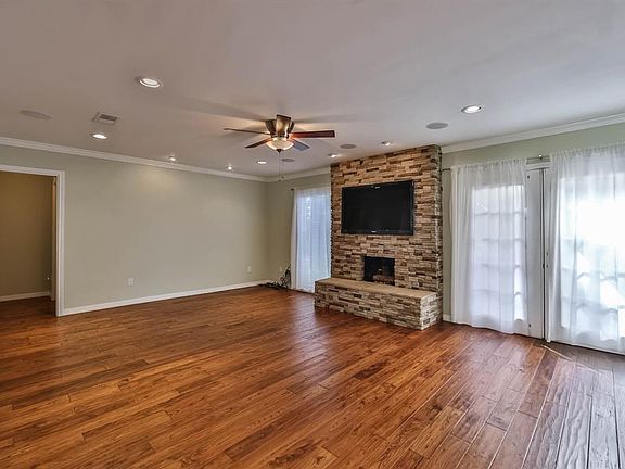 4th image of 14915 Chadbourne Dr