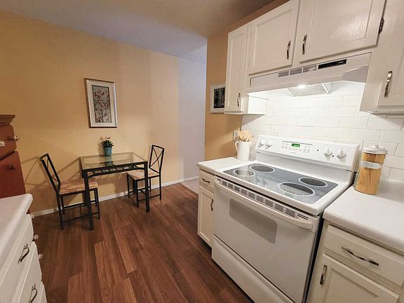 3rd image of 135 Viking Dr E APT 313