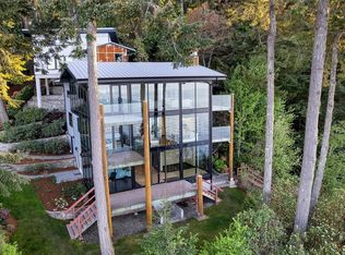1676 Lands End Rd, North Saanich, BC V8L 5L5