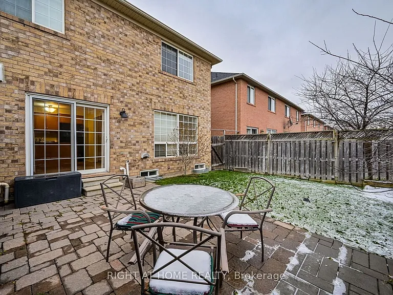 842 Luxton Dr — Photo 38
