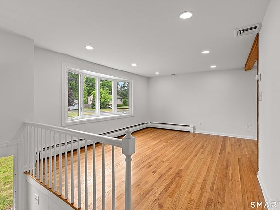 5th image of 40 Woodside Lane