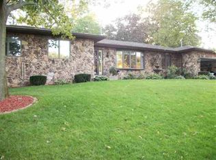 16 Wildwood Dr, Moline, IL 61265