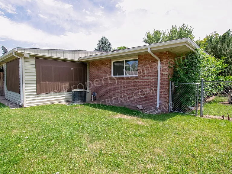 S-04 — Photo 28