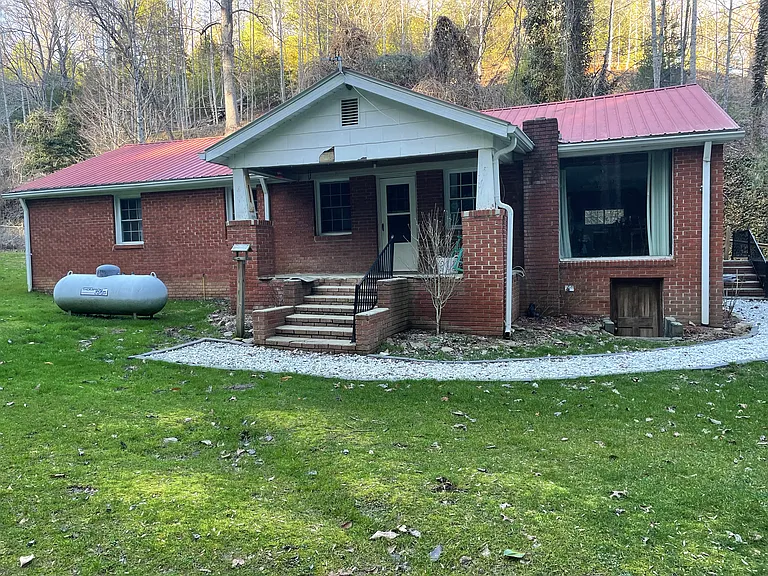 150 Bull Hollow Rd — Photo 1