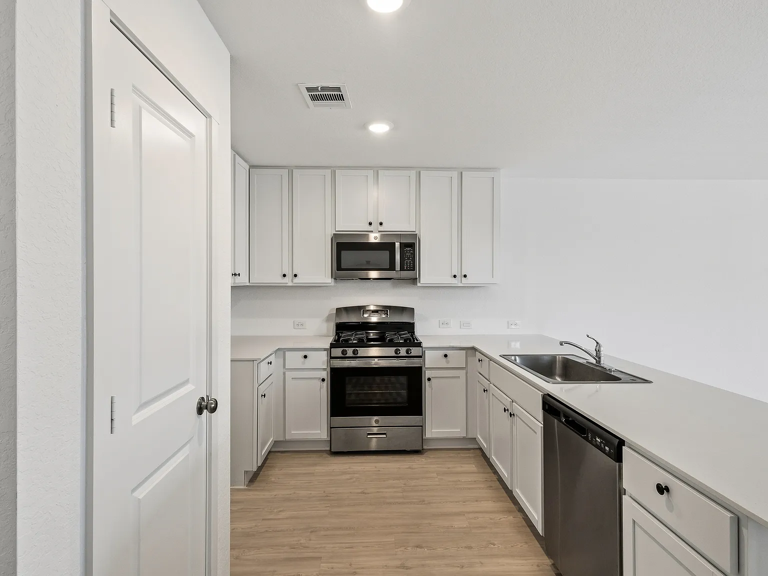 4 bed, 1606 sqft, $1,750 — Photo 3