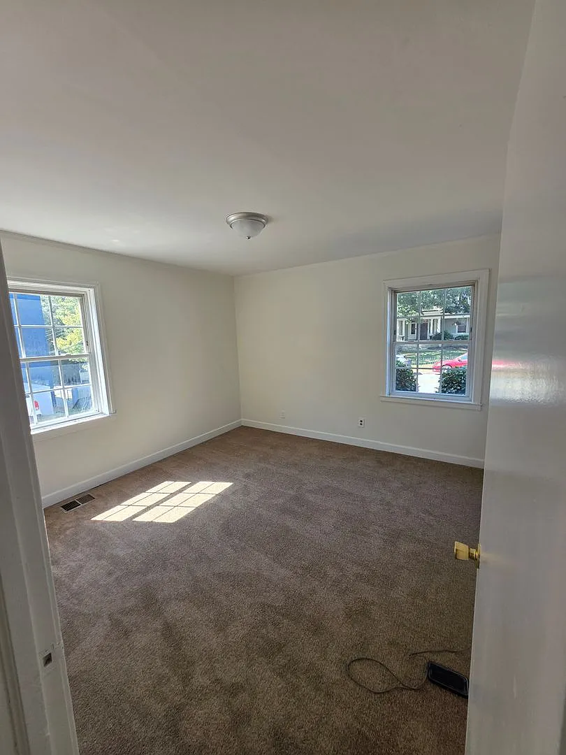 Sherwood Apartments | 200 High Street Apt #3 — Photo 4