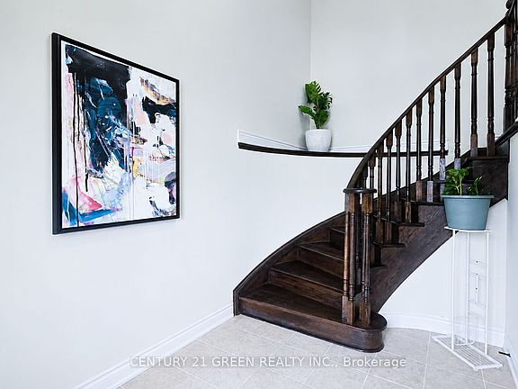 4th image of 61 Magdalan Cres