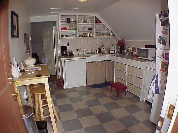 2nd image of 118 W 5th Ave APT 3